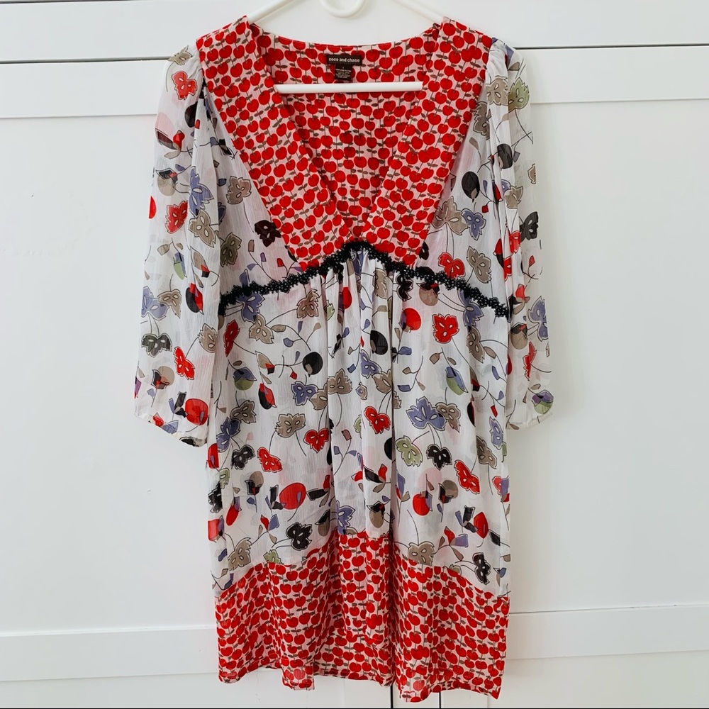 Coco and Chase Red Apple Floral Multi Novelty Print Boho V Neck Top Size L